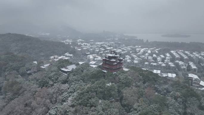 航拍杭州下雪雪中城隍阁