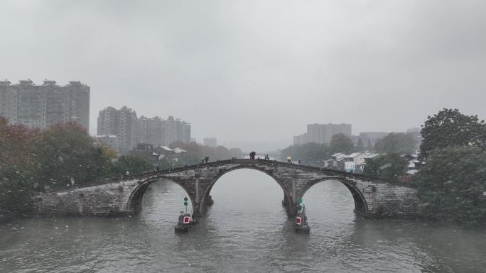 航拍杭州下雪拱宸桥