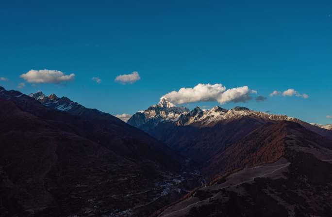 航拍四姑娘山猫鼻梁巴郎山延时