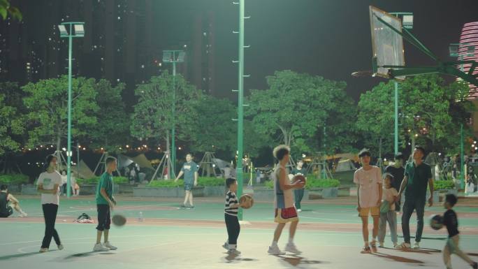 户外球场篮球场野球打篮球休闲娱乐运动