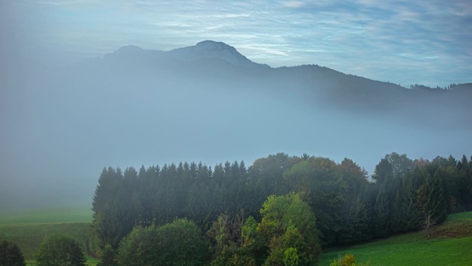 德国阿尔卑斯山谷中雾和薄雾消散的时间间隔
