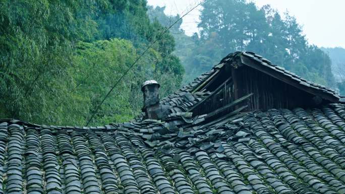 4k农村炊烟平困山区老屋空镜头