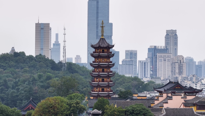 南京鸡鸣寺与紫峰大厦古今对望