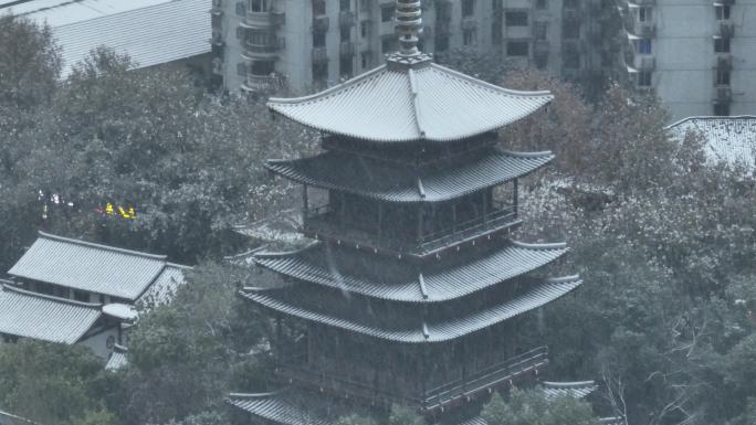 航拍杭州下雪雪中望仙阁