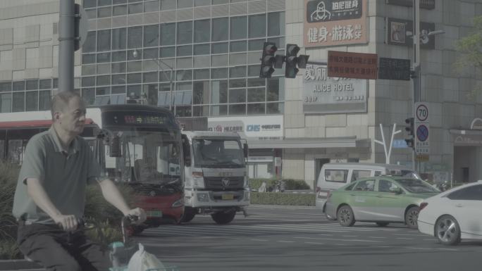 4K_城市马路口的车流人流高楼建筑