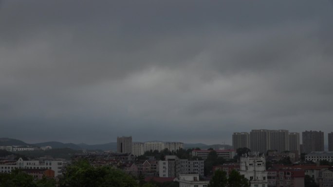 阴云密布乌云阴天天气灰色云层恶劣天气