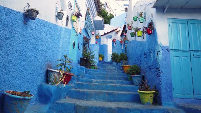 北非摩洛哥舍夫沙万市麦地那的蓝色街道和房屋