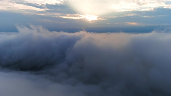 厦门海沧气象台穿云看日出