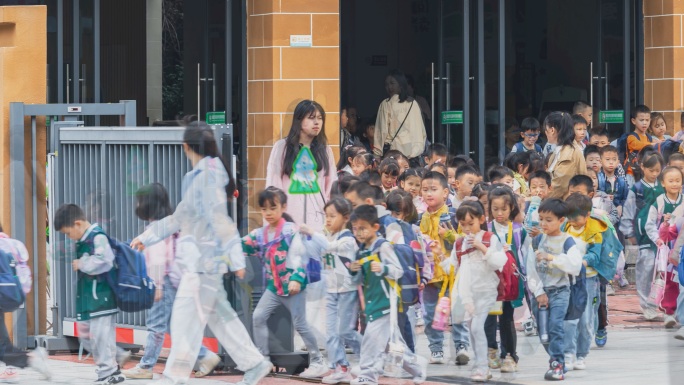 小学生放学