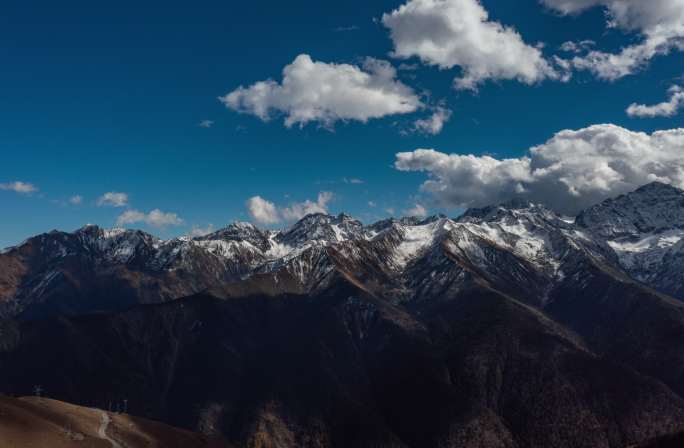 航拍四姑娘山猫鼻梁巴郎山延时