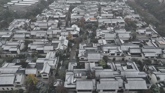 航拍杭州下雪拱宸桥景区