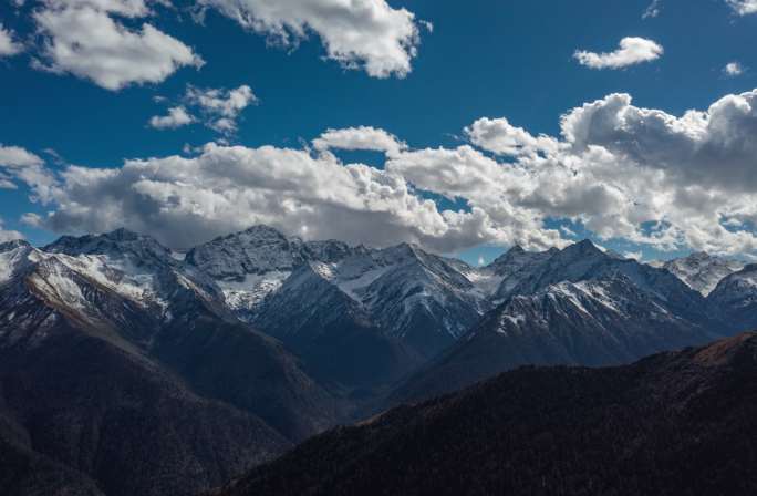 航拍四姑娘山猫鼻梁巴郎山延时