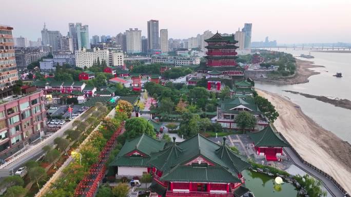 江西南昌滕王阁旅游区夜晚夜景航拍东湖区城