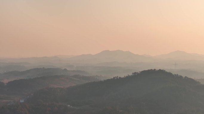 4K 秋天山间迷雾森林夕阳