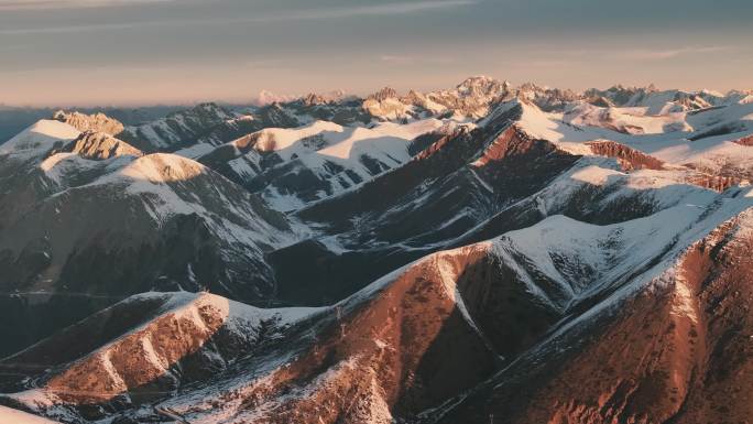 航拍雪山