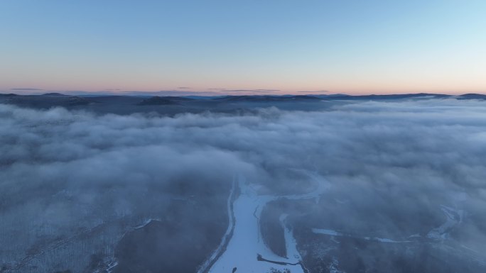 航拍冷空气迷漫的林海雪原