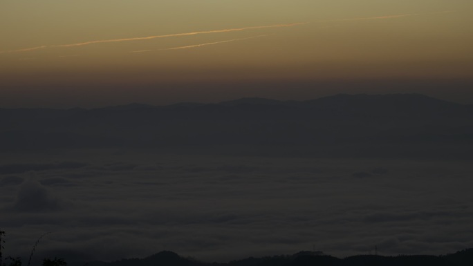 日出之前的山区云海朝霞延时画面