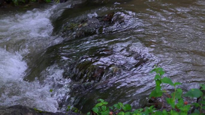 山间江水  溪流 川流不息