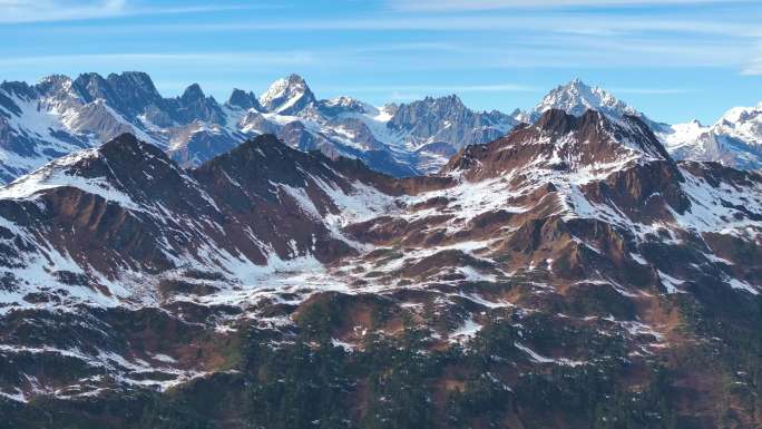 航拍雪山