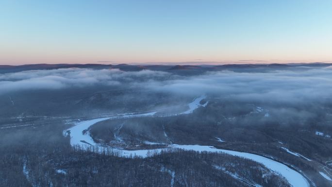 航拍冷空气迷漫的林海雪原