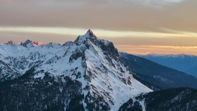 航拍雪山