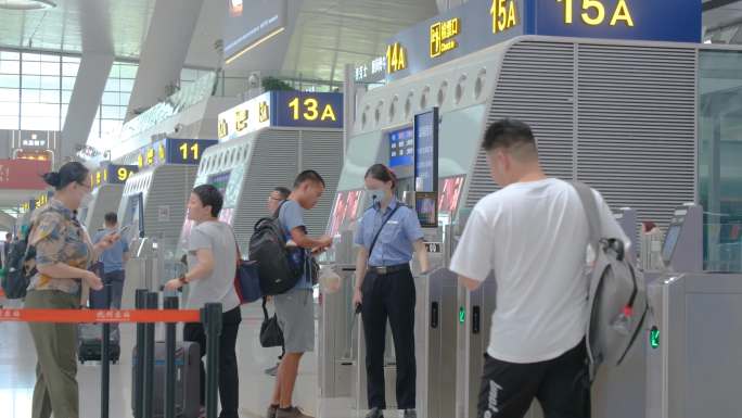 火车动车高铁火车站乘客人流旅客人群杭州火