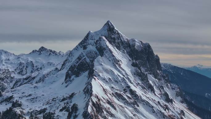 航拍雪山