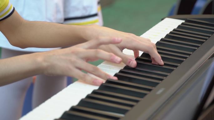 小学生弹奏钢琴4k素材合集