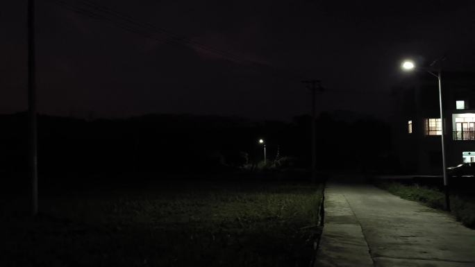 霞光下的路灯黄昏下的路灯村庄路灯傍晚路灯