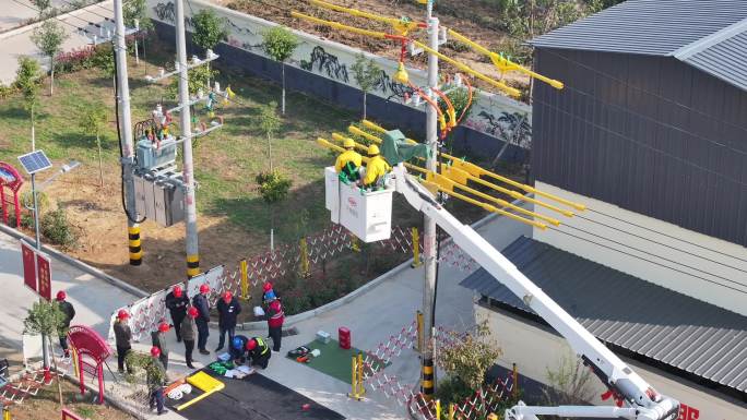 乡村振兴国家电网电力工程带电作业航拍