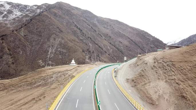西北青海青藏高原高速公路航拍