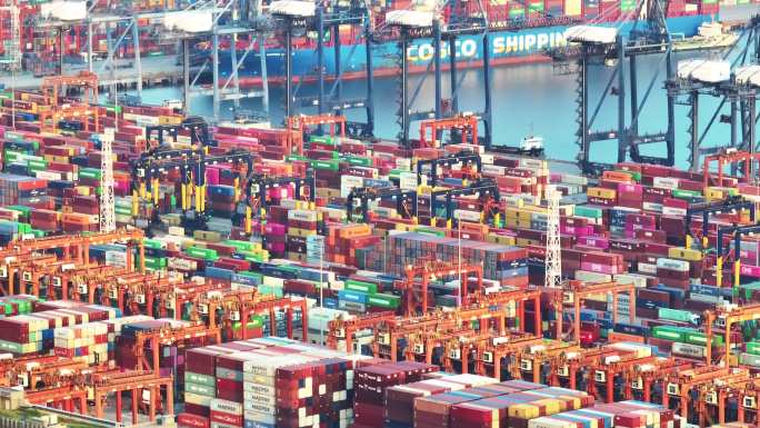 航拍城市出口海运集装箱码头物流运输港口