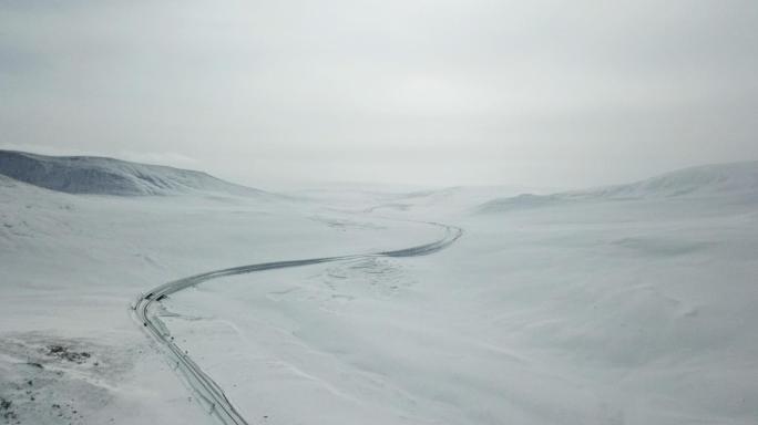 西北雪山公路航拍