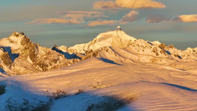 航拍梅里雪山卡瓦格博