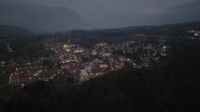 印尼爪哇岛布罗莫火山村庄航拍自然风光