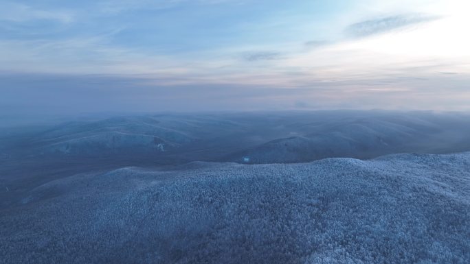 航拍大兴安岭林海雪原朝阳