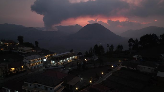 印尼爪哇岛布罗莫火山村庄航拍自然风光