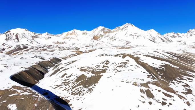 航拍岗什卡雪峰