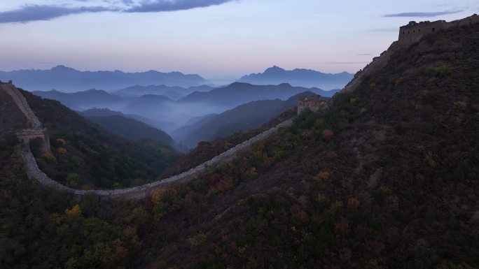 航拍金山岭长城层峦叠嶂