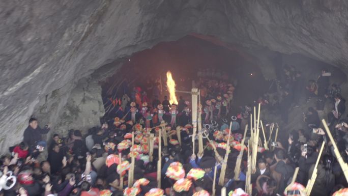 贵州果里村苗族跳圆洞葬祭祀仪式4k