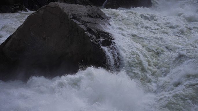 虎跳峡巨石激流-升格动画