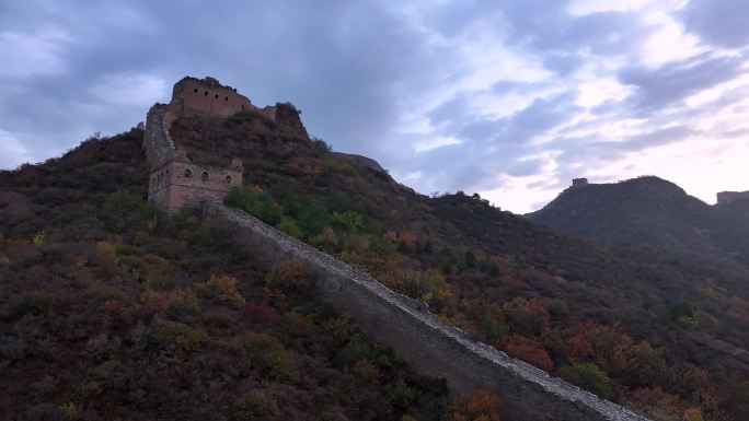 航拍金山岭长城层峦叠嶂