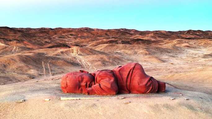 航拍甘肃瓜州大地之子雕塑