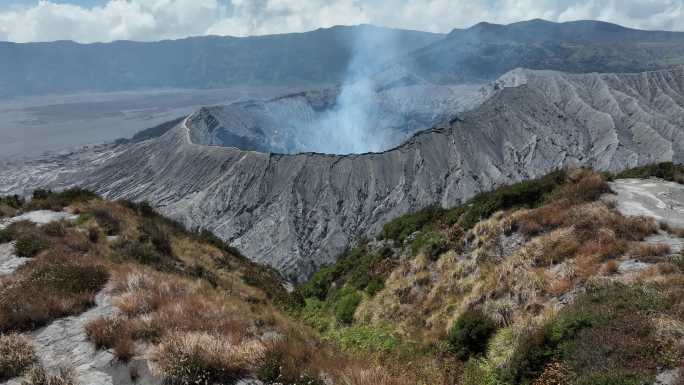 印尼爪哇岛布罗莫火山口航拍自然风光