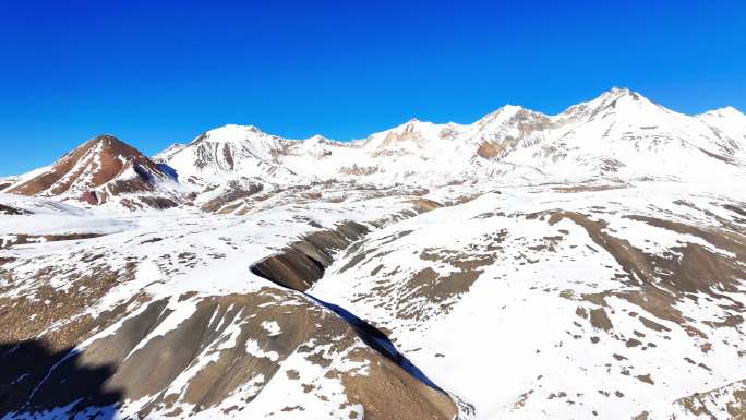 航拍岗什卡雪峰