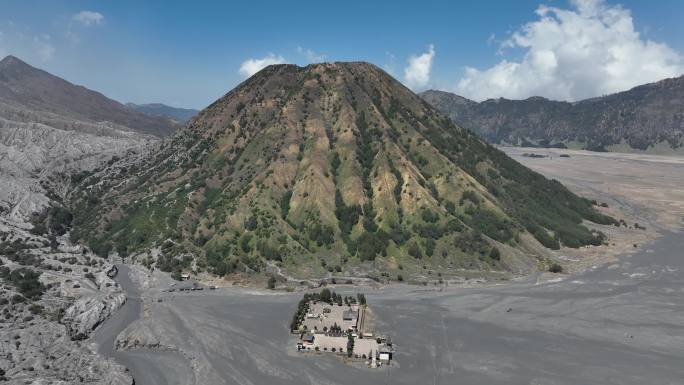 印尼爪哇岛布罗莫火山口航拍自然风光