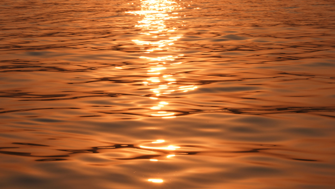 波光粼粼的西湖湖面 黄昏夕阳下的西湖