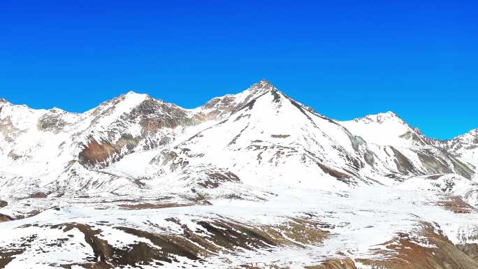 航拍岗什卡雪峰