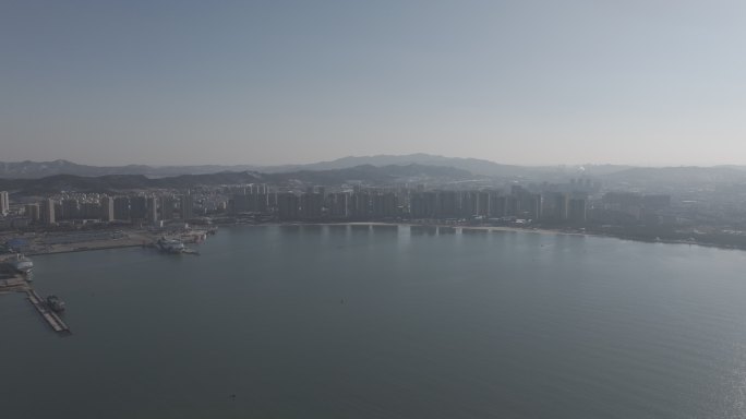 航拍俯瞰威海经区华发九龙湾威海港客轮码头
