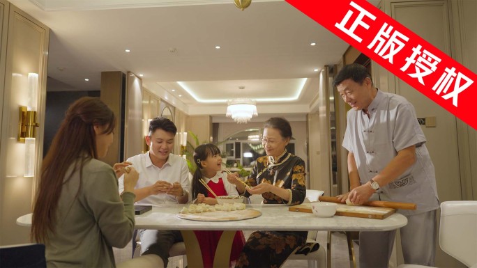 一家人包饺子 新年节日气氛 团圆